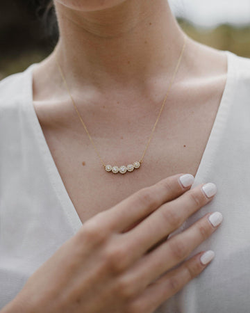 Χρυσό κολιέ Κ9 σειρέ με ροζέτες